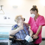 L'attention portée aux patients et aux résidents.